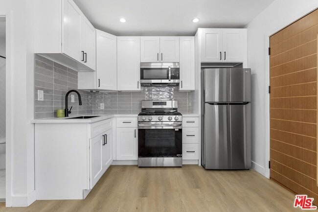 Photo - 19433 Valerio St Unit 2