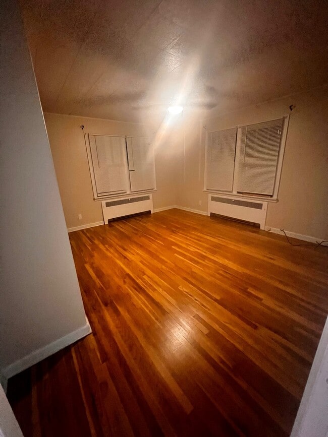 Building Photo - 213 Locust St Unit 1