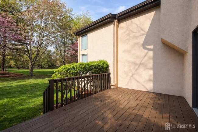 Photo - 537 Sayre Dr