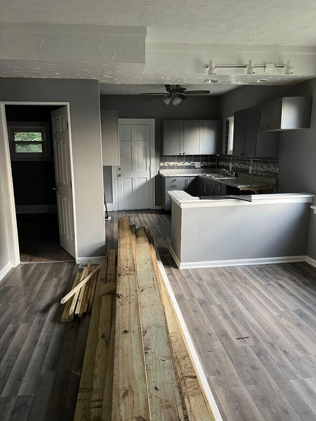 Photo - 1909 Fairmount Ave