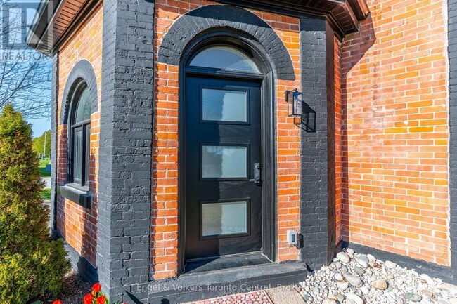 Photo - 57 Crawford St
