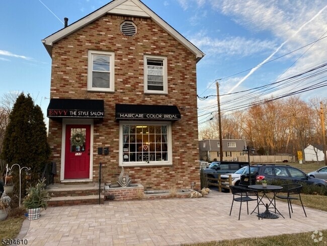 Building Photo - 122 E Main St Rental