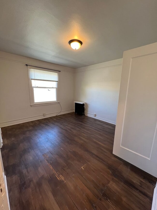 Building Photo - Studio Apartment Upstairs - White Pine Apartments