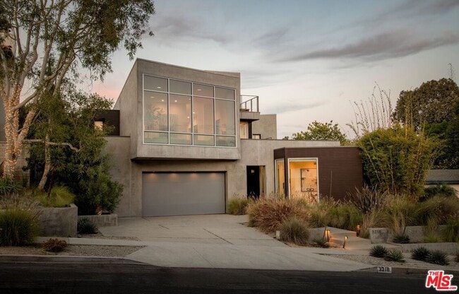 Building Photo - 3218 Maplewood Ave