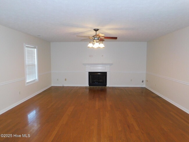 Photo - 1005 Locust Ct