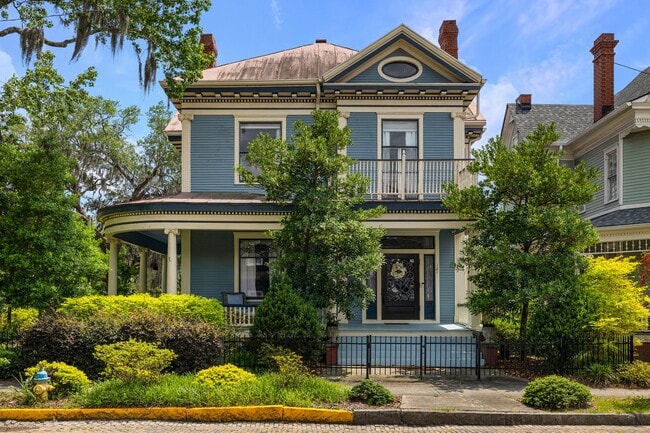Photo - 121 E 36th St House