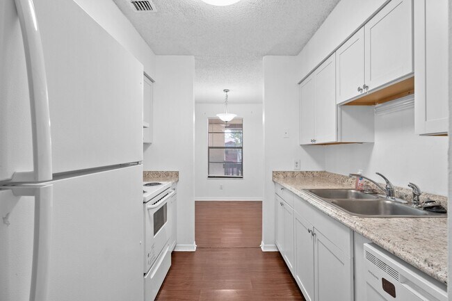 Photo - 476 Lombard St Unit 2D