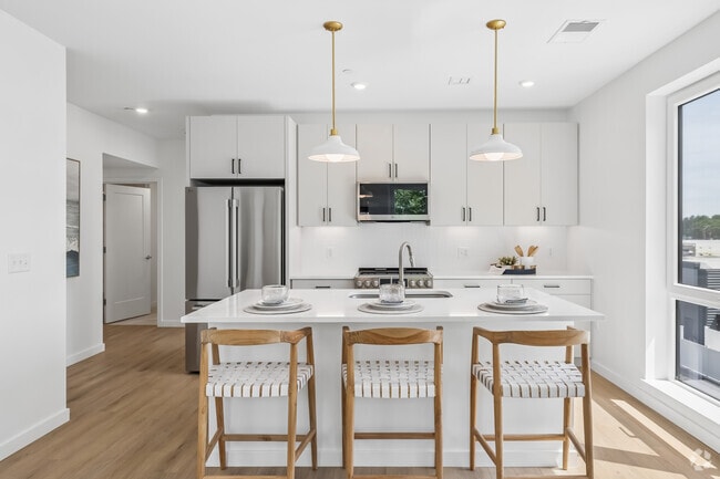 2BR, 2BA - 974SF - Kitchen