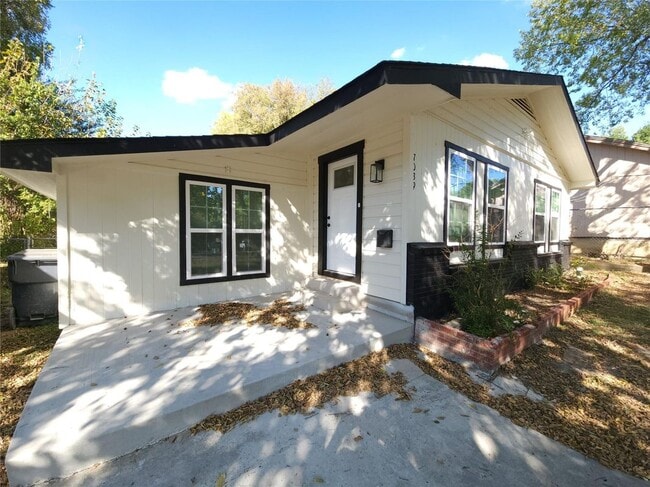 Photo - 7039 Bates St