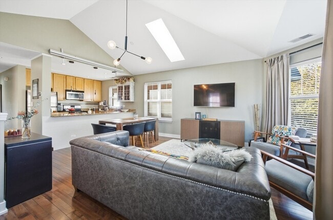 Photo - 639 W Elm St Unit c