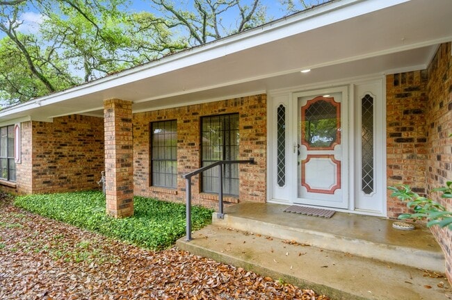 Photo - 103 Memorial Ln