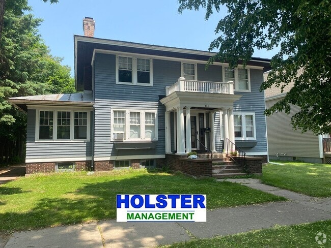 Building Photo - 4-Bedroom, 1.5-Bath Home Just A Few Blocks...