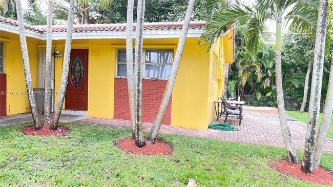 Building Photo - 4760 SW 66th Terrace Unit 3