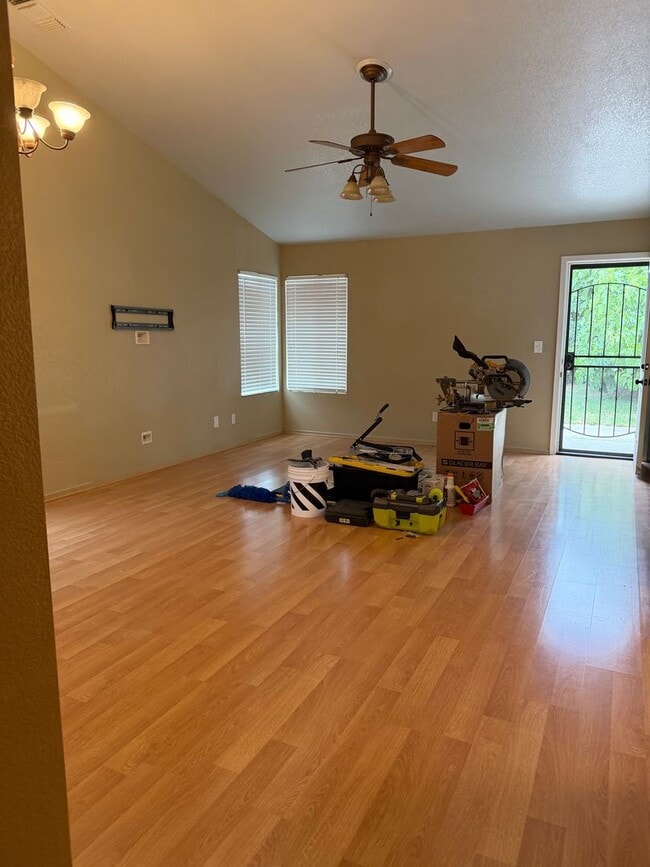 Photo - For Rent: 3 bedroom 2 bath