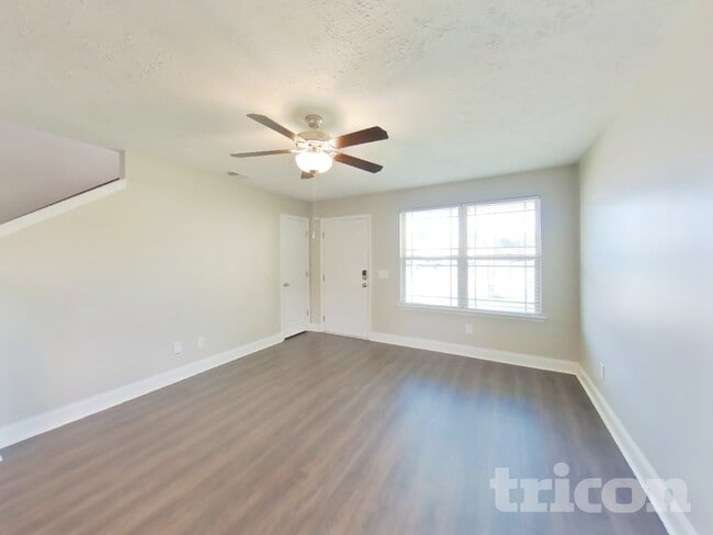 Photo - 642 Berry Cir