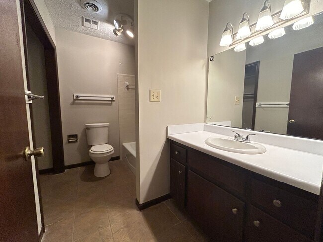 Photo - 125/127 Alden Ct Unit 127 Alden Ct