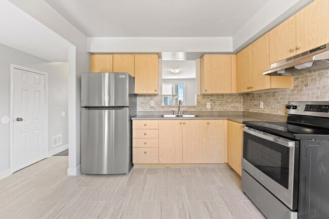 Photo - 265 Lawrence Ave