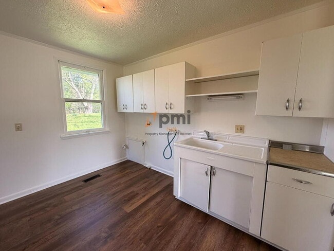 Photo - 2913 Oakdale Ave