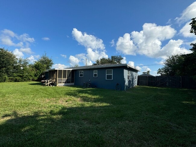 Photo - Charming 3-Bedroom 1-Bathroom Duplex Utilities Included! Unit A