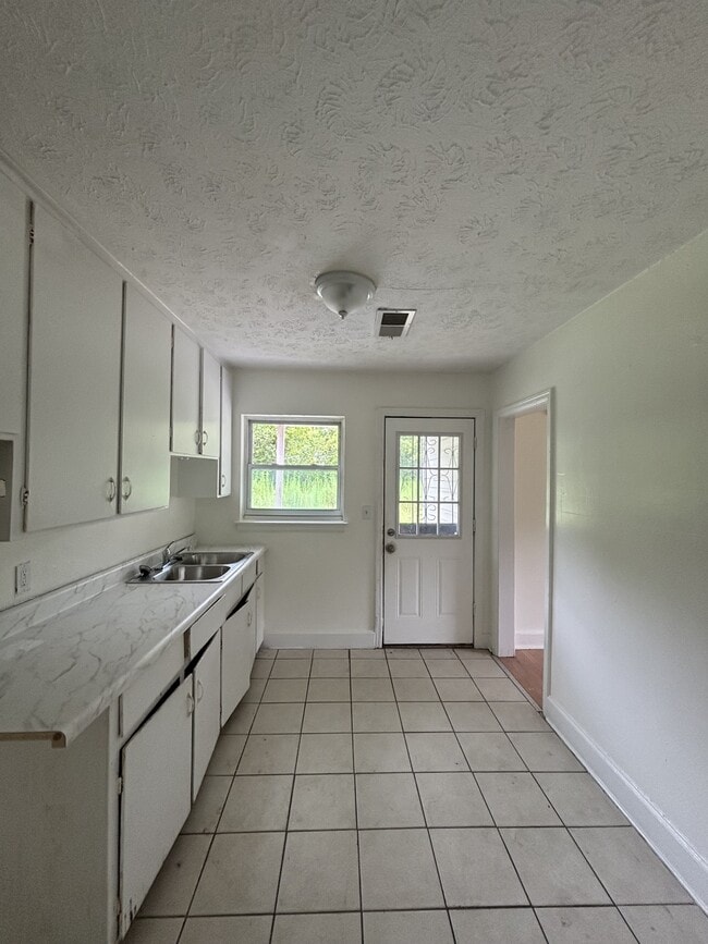 Photo - 763 Belvedere Dr