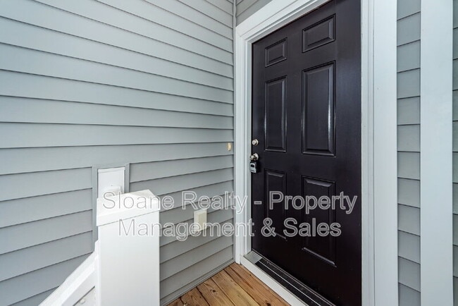 Building Photo - 211 Winding River Dr