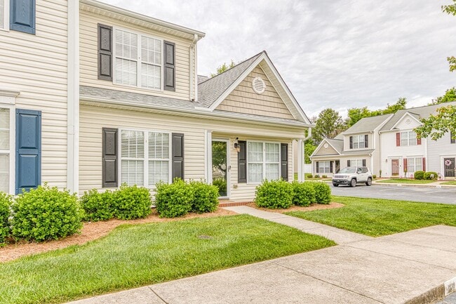 Photo - Beautiful 2-Story 3 bedroom and 2.5 townhouse in High Point, off Skeet Club Rd and Eastchester