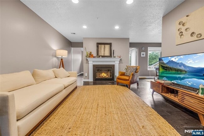 Photo - 8 Larkin Cir