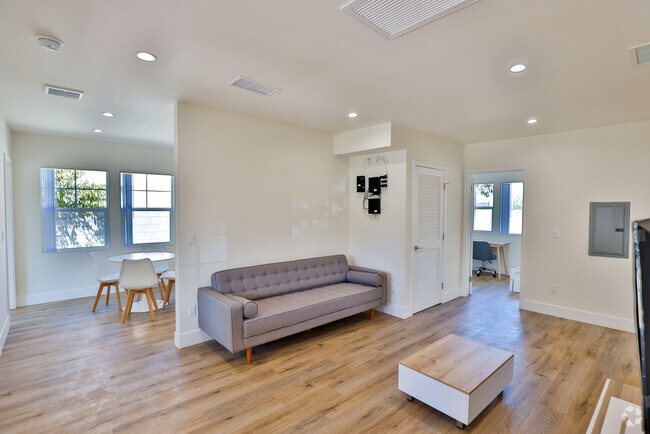 Building Photo - 1237 W 25th St Rental