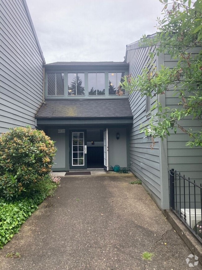 Building Photo - 1 bedroom condo near Washington Square wit...