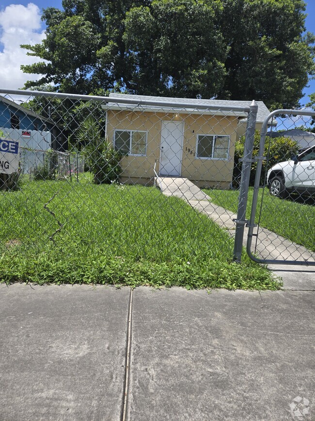 Building Photo - 1951 NW 49th St Rental