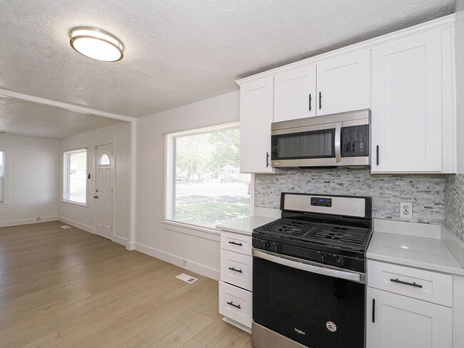 Photo - 3 Bed Bungalow Near BYU & UVU – Large Private Yard