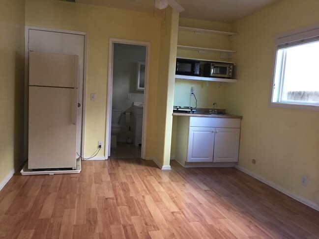 Photo - 2613 Calle Del Comercio Unit C