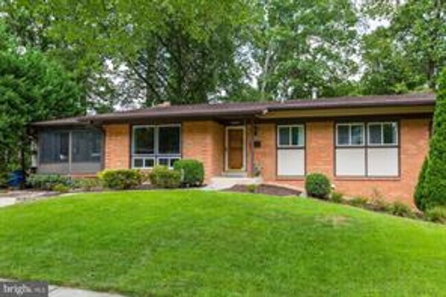 SPACIOUS SF HOME IN MANOR WOODS - SPACIOUS SF HOME IN MANOR WOODS