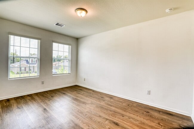 Building Photo - 407 Magnolia Ln