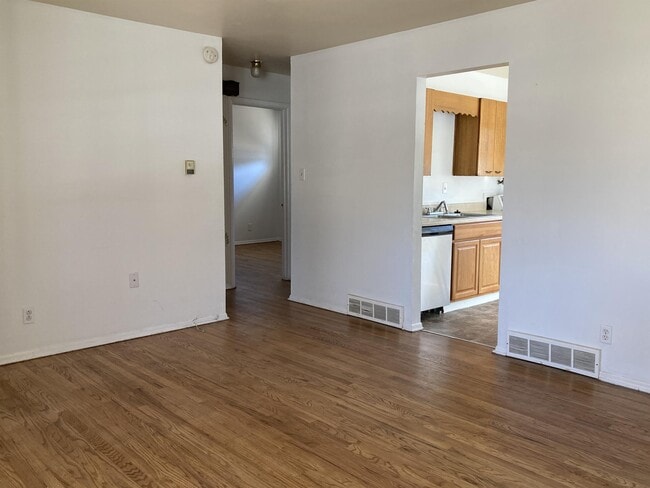 Photo - 1421 McArthur Ave