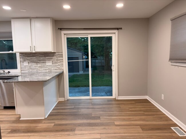 Photo - 952 Lilley Ave