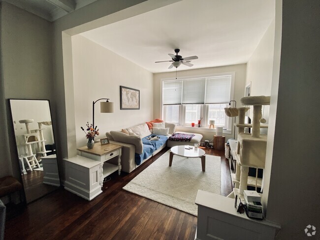 Building Photo - 2246 W Armitage Ave Unit 3F Rental