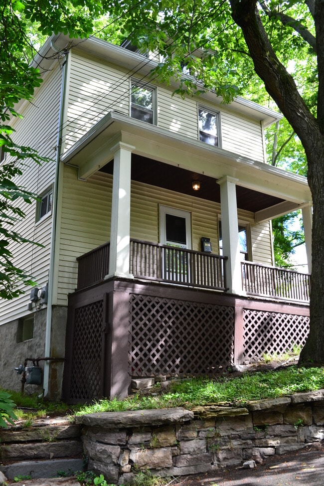 Photo - 2115 Hollister Ave