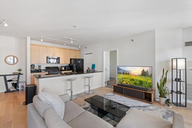 Photo - 330 W Grand Ave