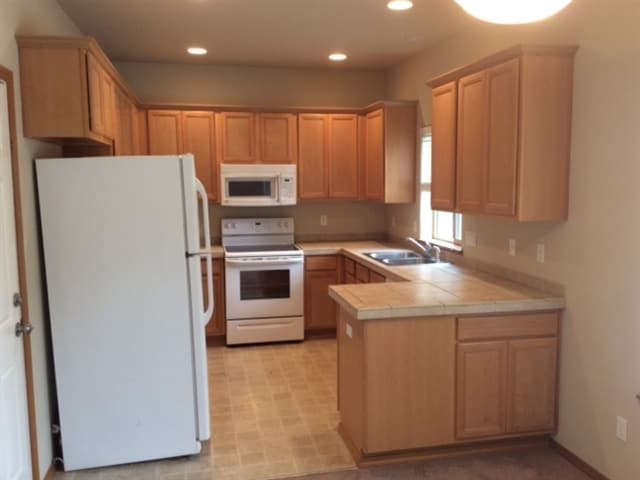 Photo - 668 SE Jack Ave