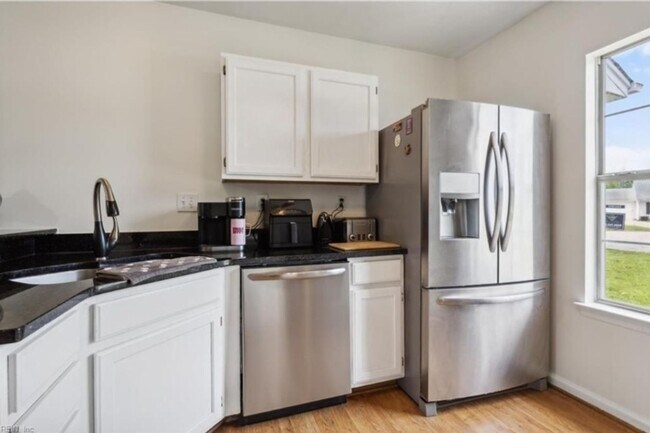 Photo - Charming Chesapeake Ranch on a Cul-de-Sac!
