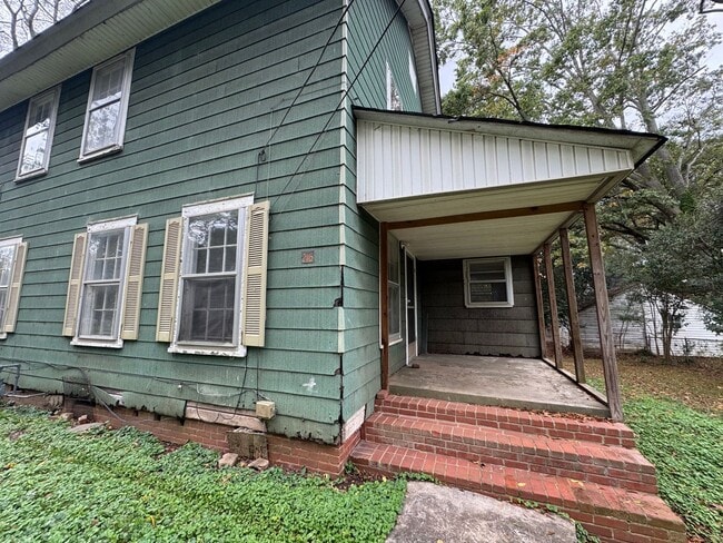 Building Photo - 2 Bedrooms- 1 Bathroom- Apartment in Lindale!