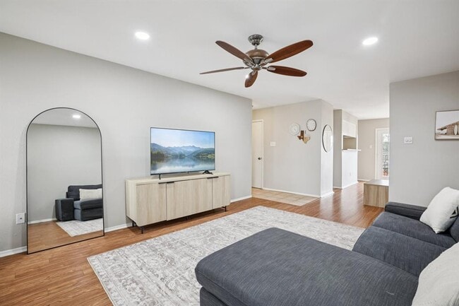 Photo - 4159 Steck Ave Unidad 240