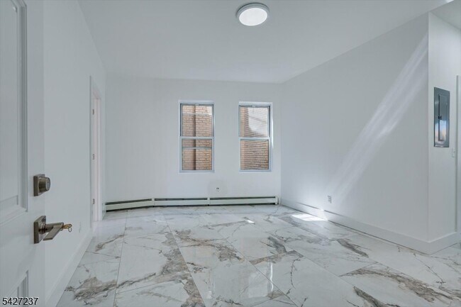 Photo - 520 E Jersey St