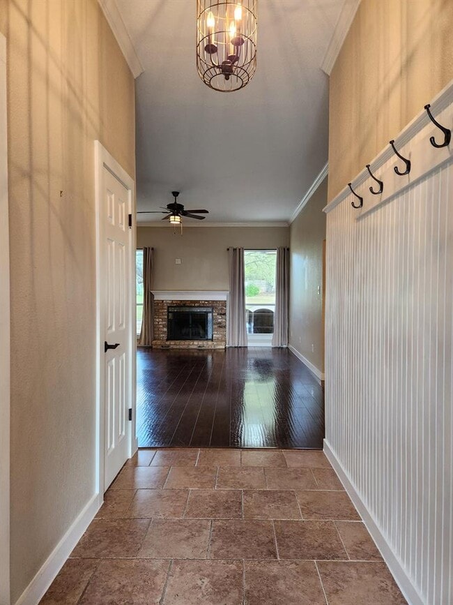 Photo - 207 Meadows Ln House