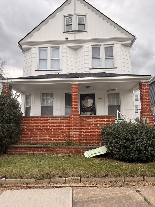 Building Photo - 10814 Hull Ave