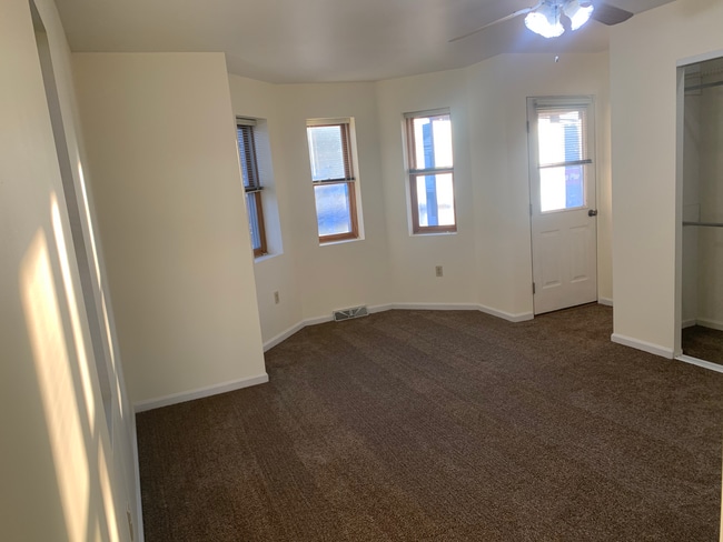 Living room - 365 E Maiden St Unit 1