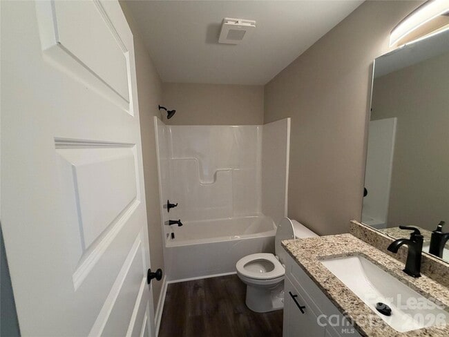 Photo - 620 W Bell St