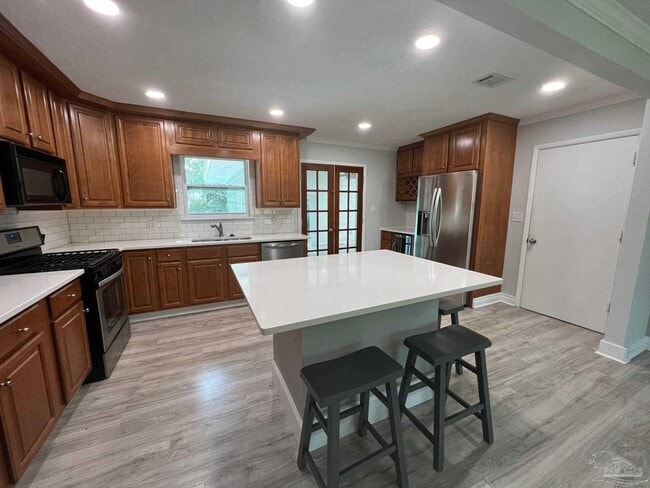 Photo - 2855 Bayview Way