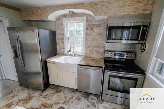 Photo - 7023 Deerfield Rd